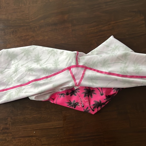 EVCR Crop Leggings - Picture 10 of 11